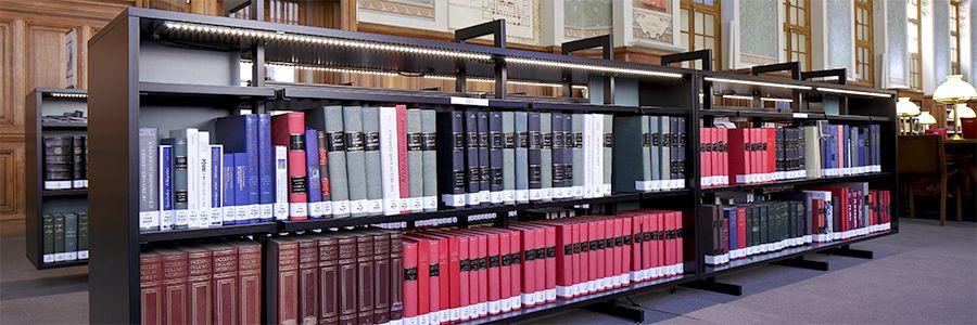 L’îlot des dictionnaires en salle Jacqueline de Romilly
