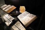 Hervé Bacquet, « Sillonner le livre » et « Lézardes, fissures, biffures. Le dessin typophage »